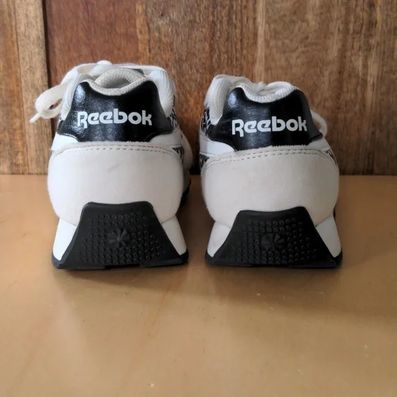 Reebok 7.5 shoe - Picture 6 of 8